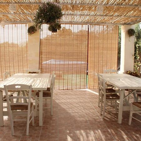 B&B Le Carrube Sava Exterior photo