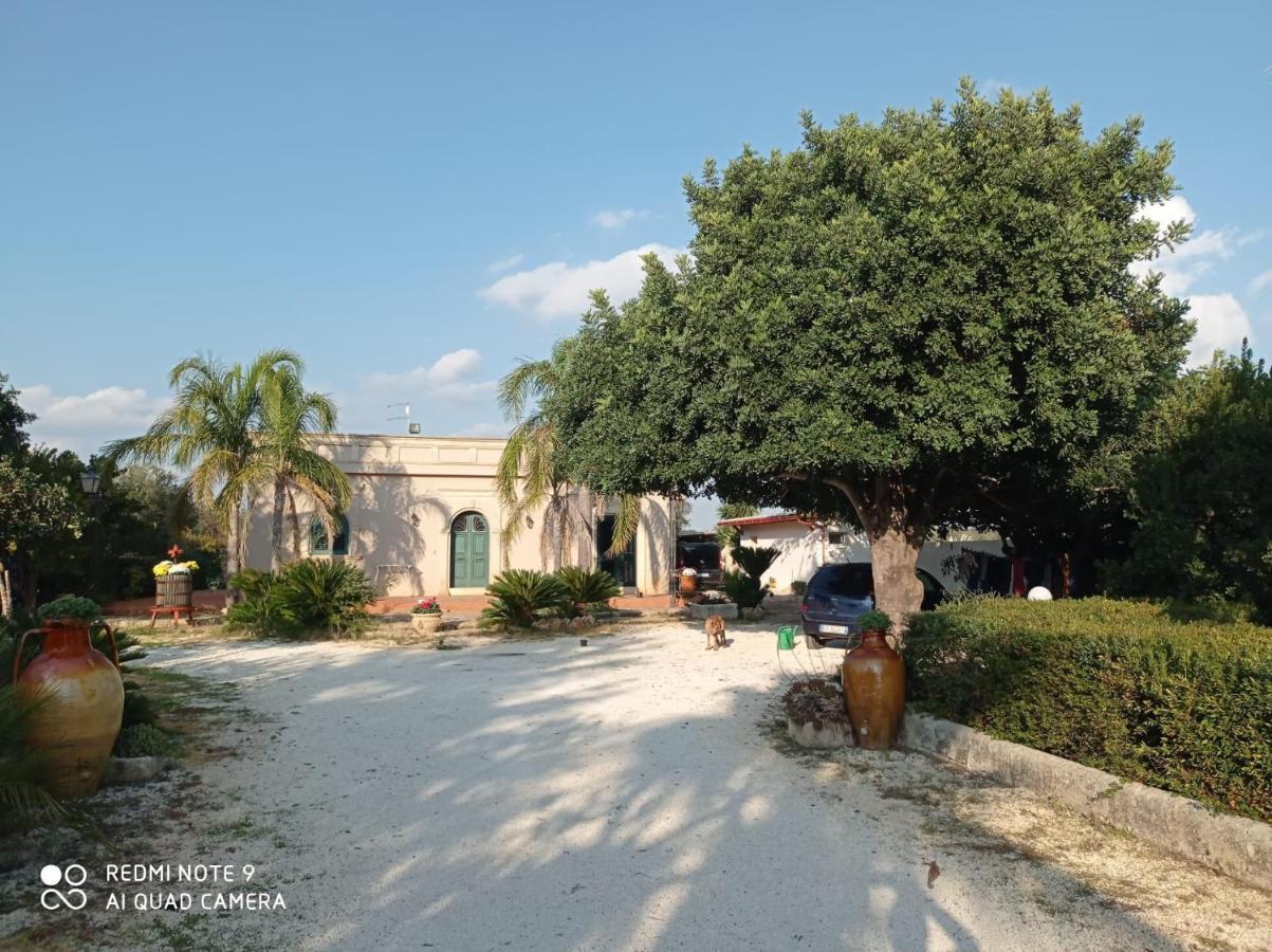 B&B Le Carrube Sava Exterior photo