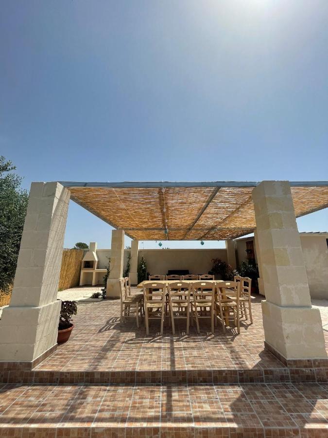 B&B Le Carrube Sava Exterior photo
