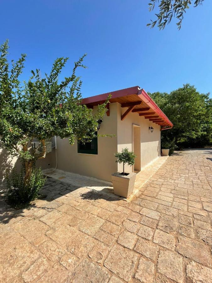 B&B Le Carrube Sava Exterior photo