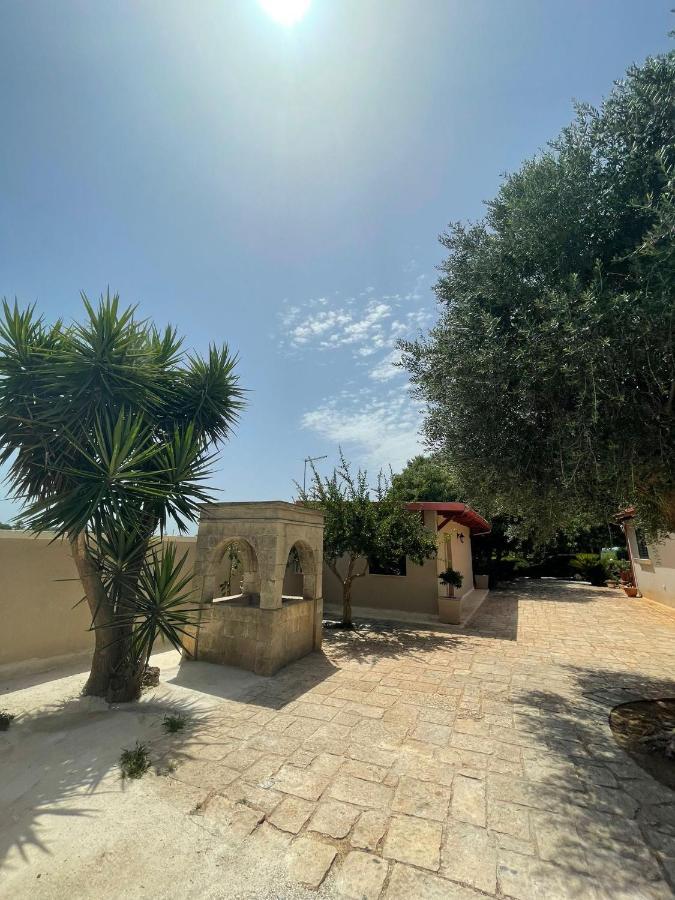 B&B Le Carrube Sava Exterior photo