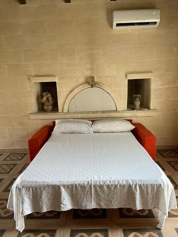 B&B Le Carrube Sava Exterior photo