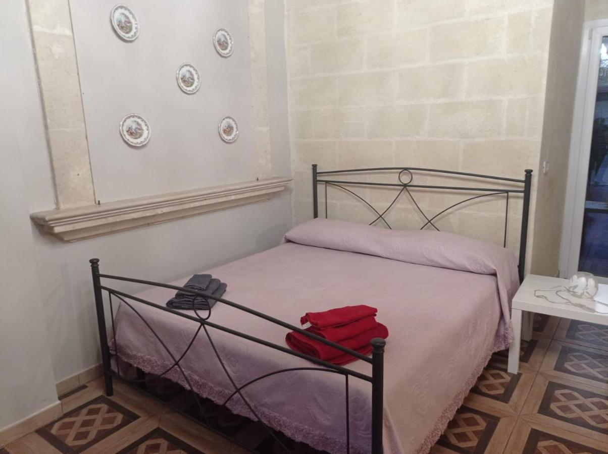 B&B Le Carrube Sava Exterior photo