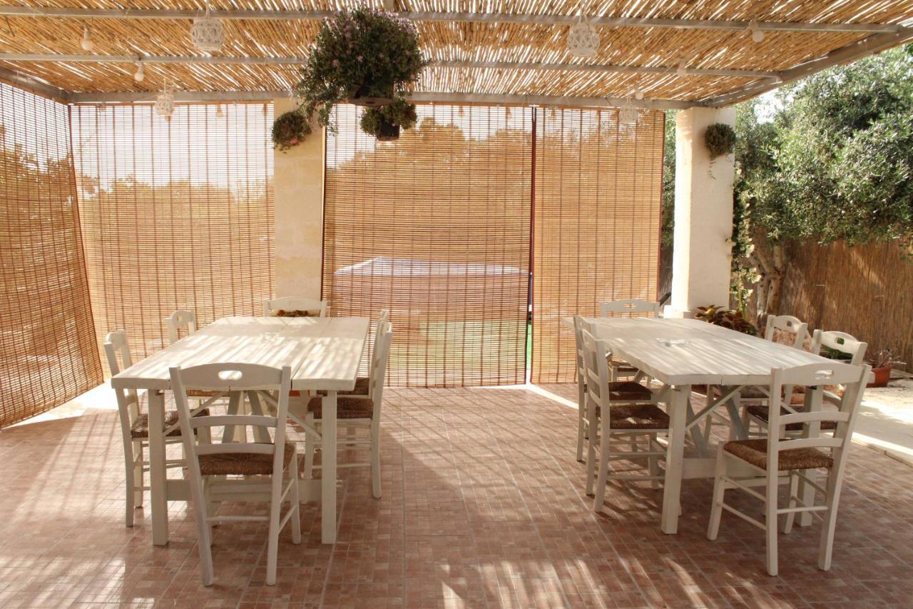 B&B Le Carrube Sava Exterior photo