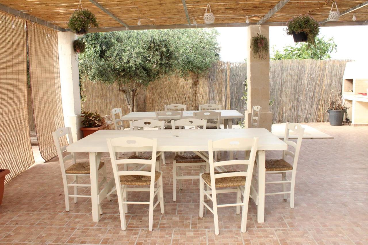 B&B Le Carrube Sava Exterior photo
