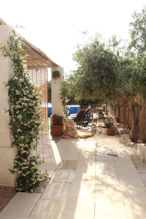 B&B Le Carrube Sava Exterior photo
